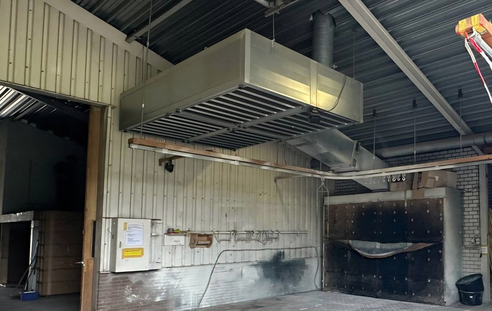 Grote spuitwand met 4kw afzuiging, Ophalen
