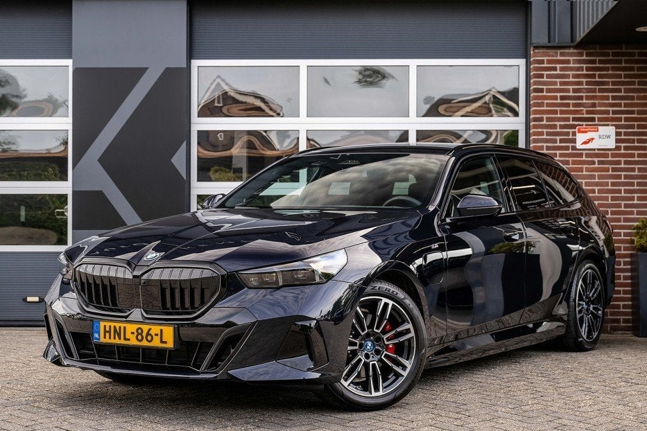 BMW 5 Serie 530 BMW 530e xDrive Touring M Sport Pro | Panora, Auto's, Automaat, Gebruikt, 4 cilinders, 2000 kg