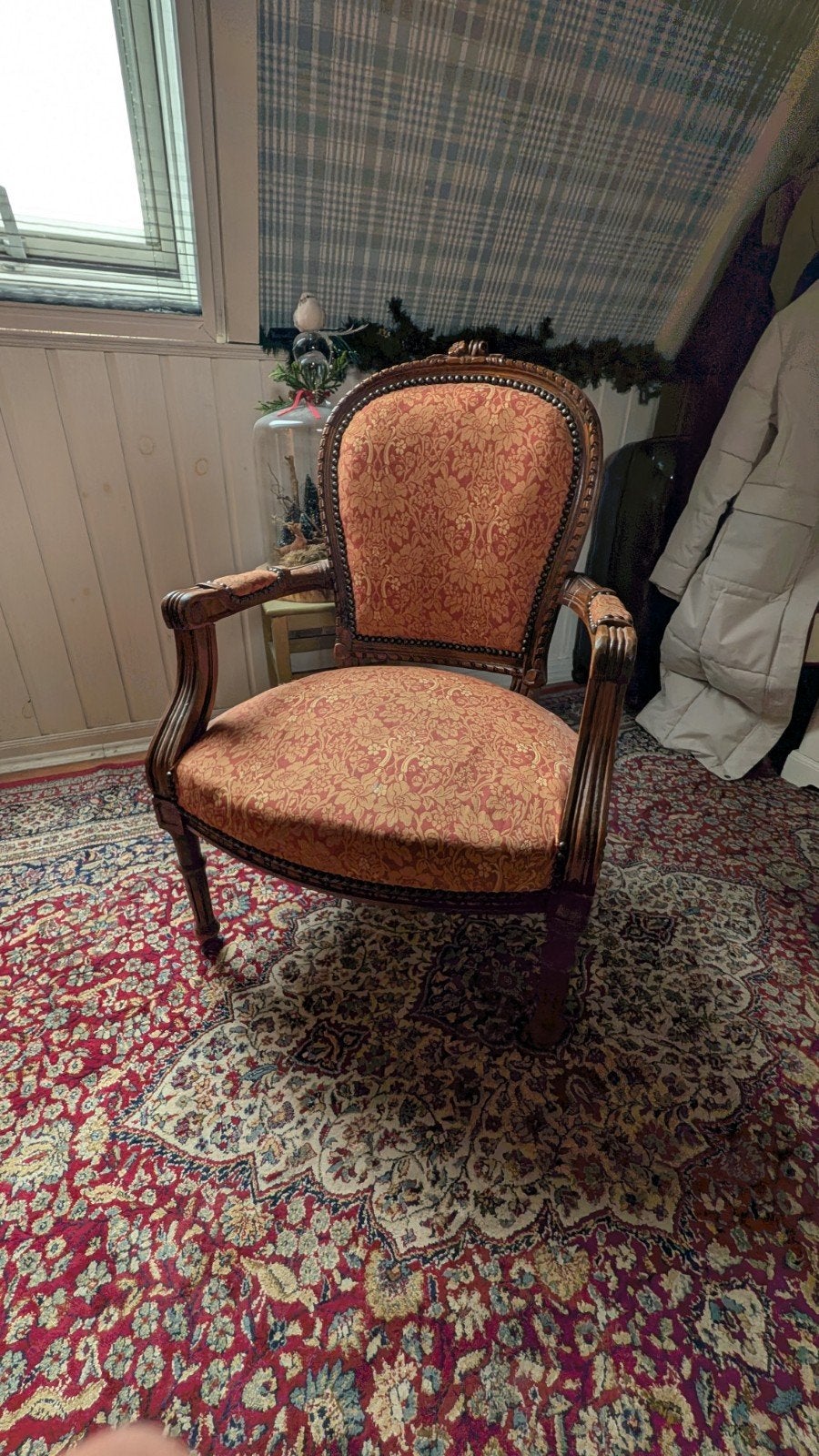 Antieke Voltaire fauteuil met rijk houtsnijwerk, Ophalen