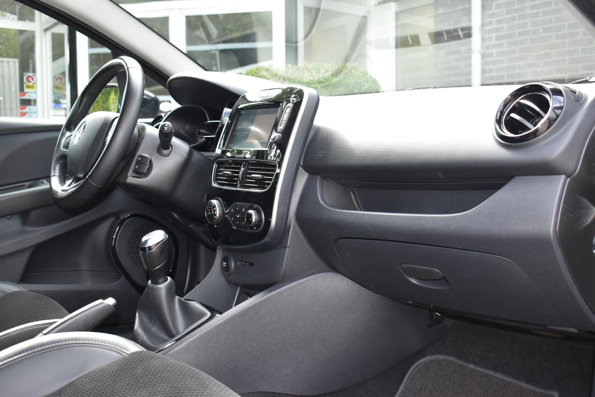 Renault Clio Estate 0.9 TCe Intens NAVIGATIE | PARKEERCAMERA, Voorwielaandrijving, 898 cc, Gebruikt, 580 kg