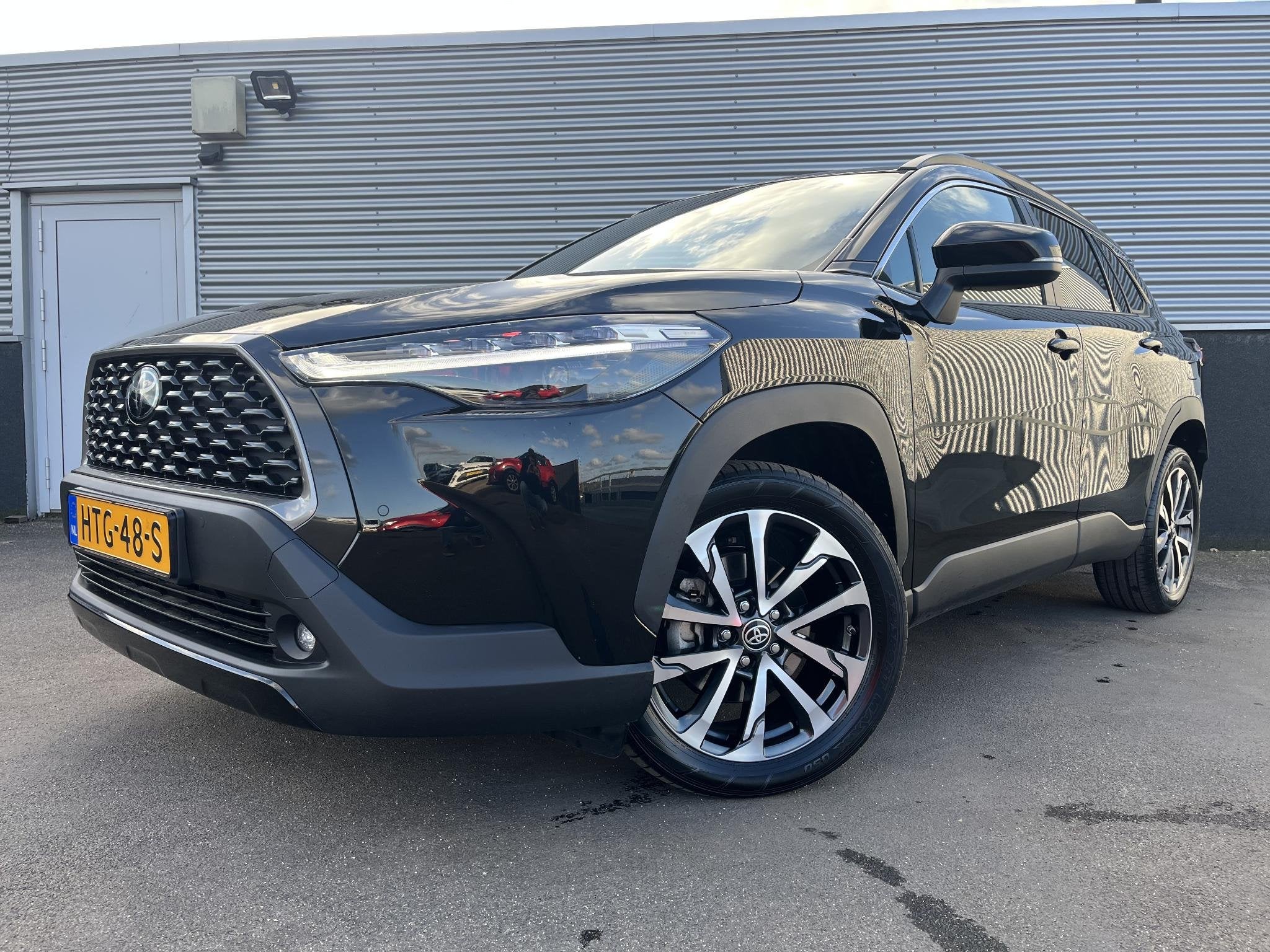 Toyota Corolla Cross Hybrid 140 Style Dodehoek detectie, nav, Auto's, Stof, Gebruikt, 4 cilinders, Zwart