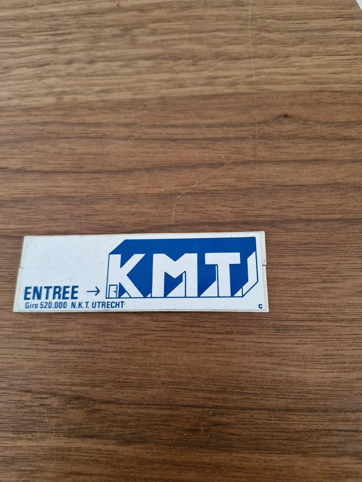 9640 Vintage KMT Entree Sticker - N.K.T. Utrecht, Ophalen of Verzenden, Gebruikt, Overige typen