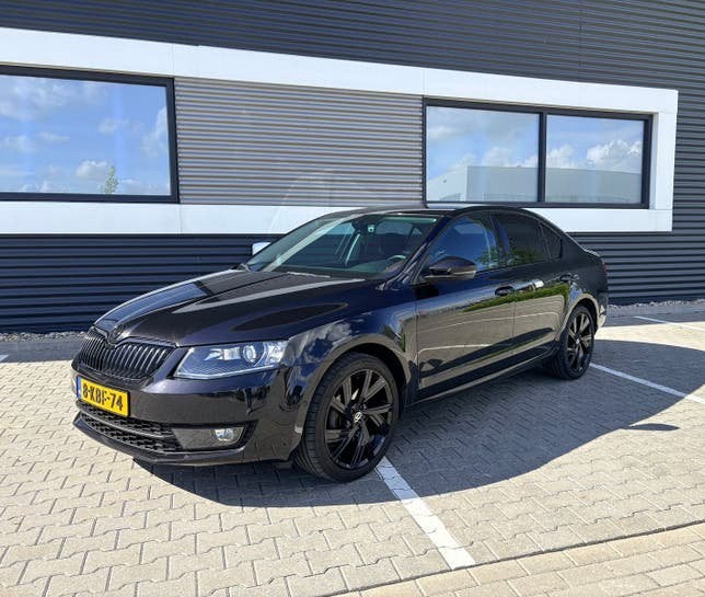 Skoda Octavia 1.4 TSI VOL opties! Zwart Facelift, Nieuwe APK, Auto's, Skoda, Voorwielaandrijving, Stof, Zwart, 4 cilinders