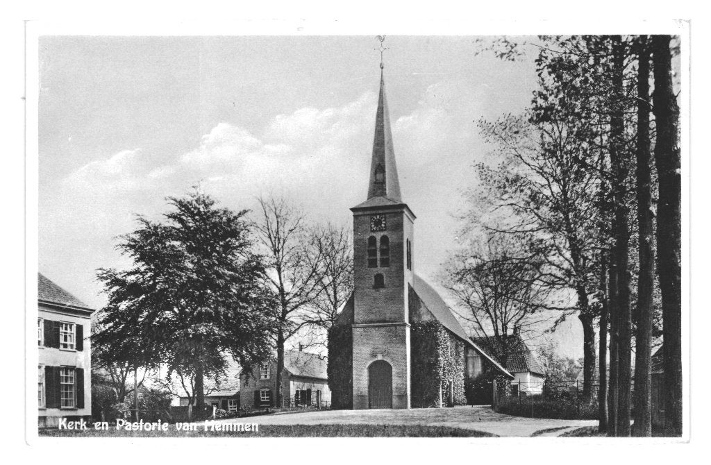 988582	Hemmen	G Kerk Pastorie	Nette oude kaart Onbeschreven
