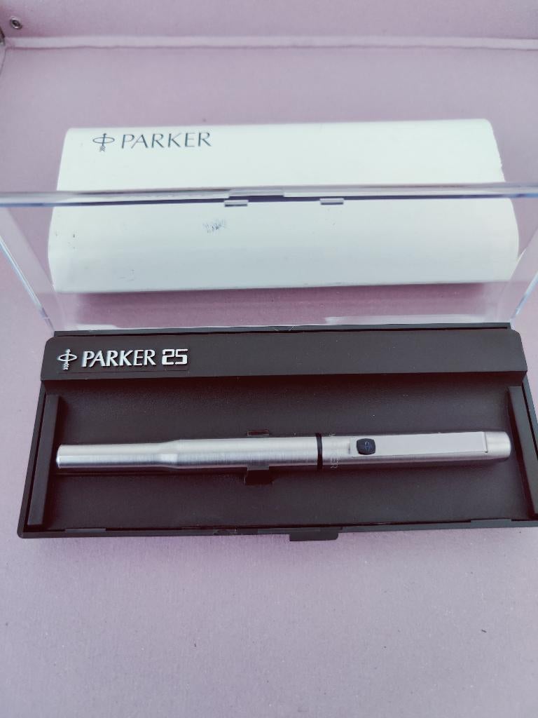 Parker 25 stalen rollerball/ fijnschrijver in parker doosje, Verzamelen, Pennenverzamelingen, Gebruikt, Parker, Met doosje, Ophalen of Verzenden
