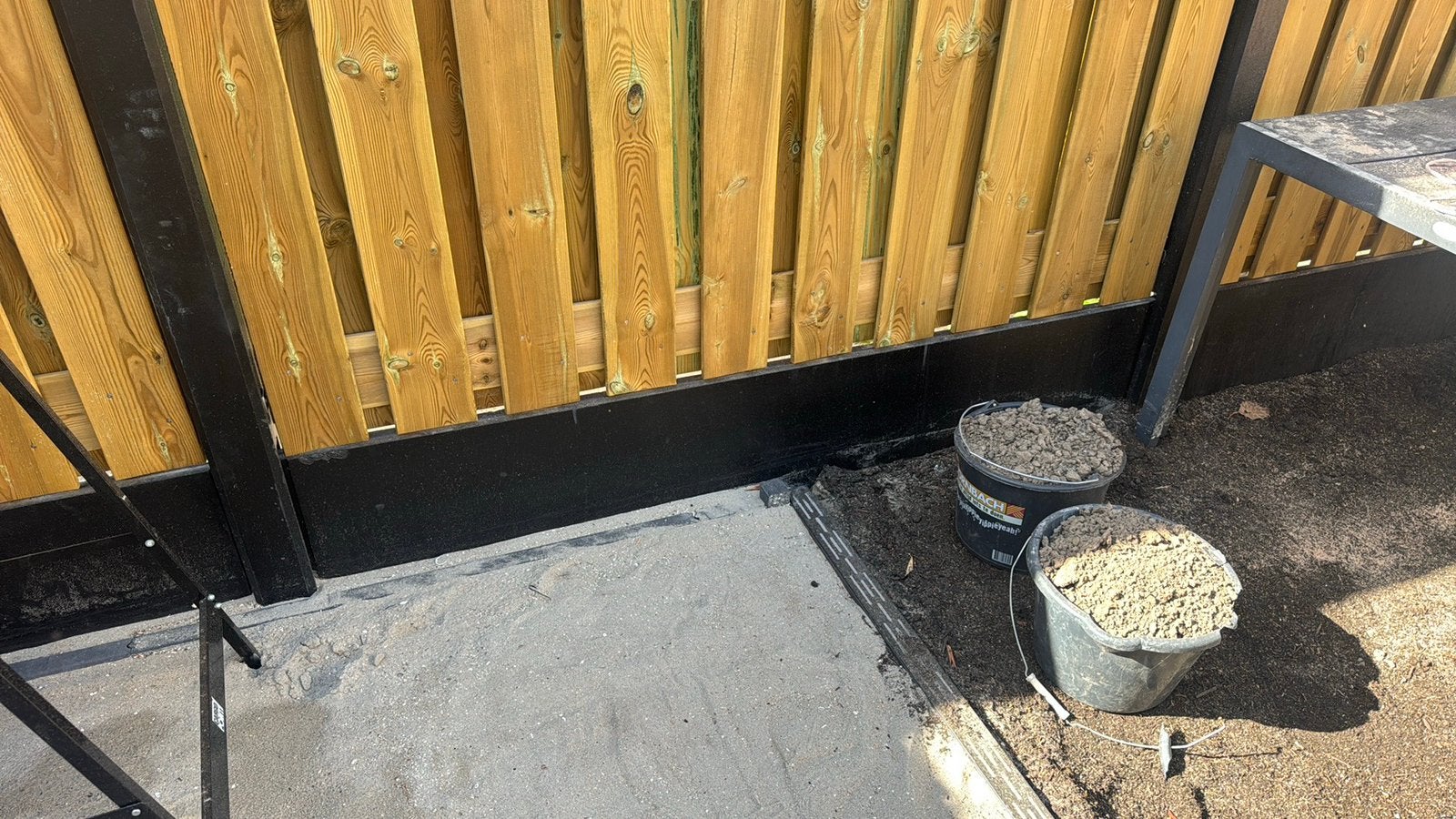 Onderplaat voor beton-hout schutting, Ophalen, 1 tot 2 meter, Minder dan 3 meter, Zo goed als nieuw