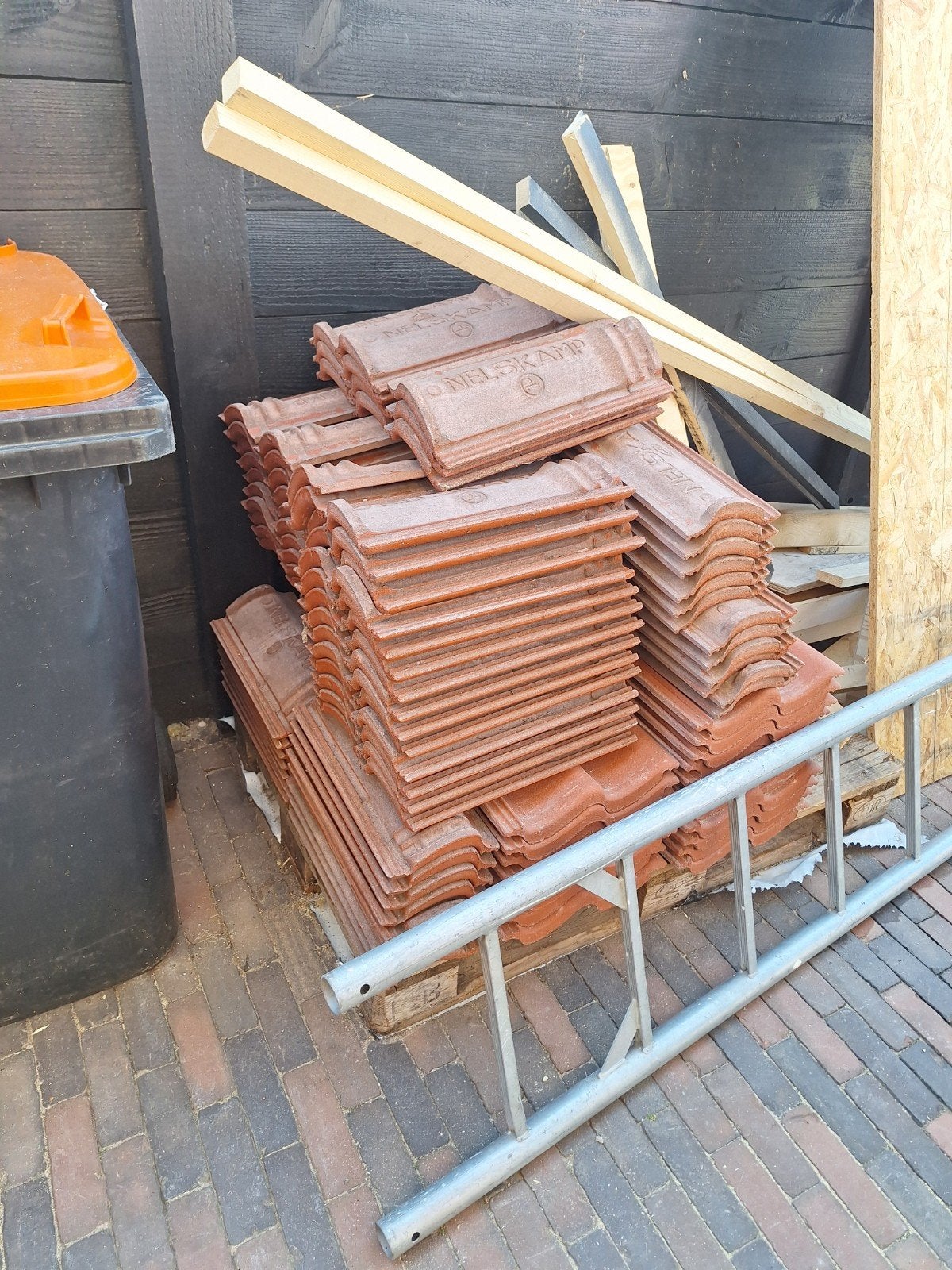 Nelskamp dakpannen: hele en halve pannen, Ophalen, Steen of Klei, 15 m² of meer, Dakpannen