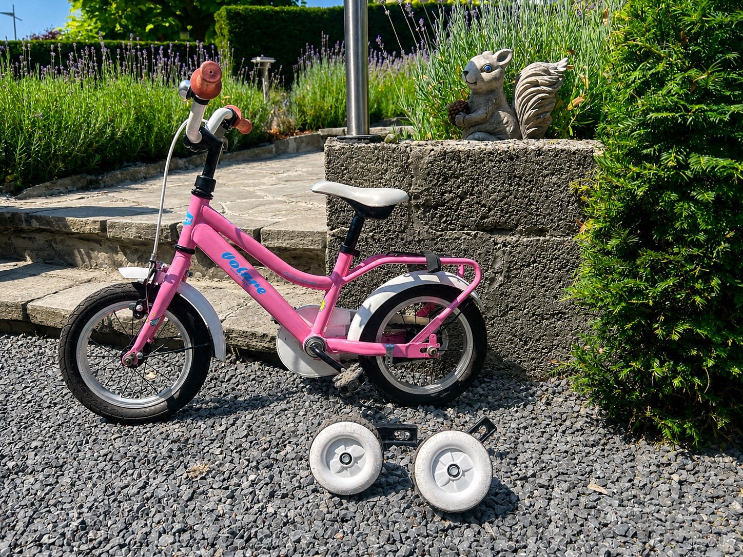 Roze Volare kinderfiets met zijwieltjes - 12 inch, Ophalen, Terugtraprem, Zijwieltjes, Gebruikt