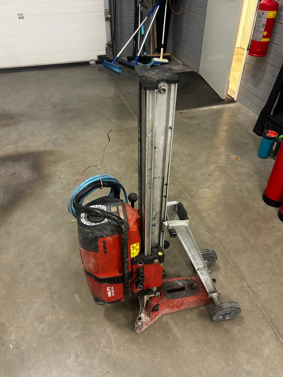 Hilti DD 350-CA Boorstandaard met Boormachine, Ophalen, Gebruikt, 600 watt of meer, Boormachine
