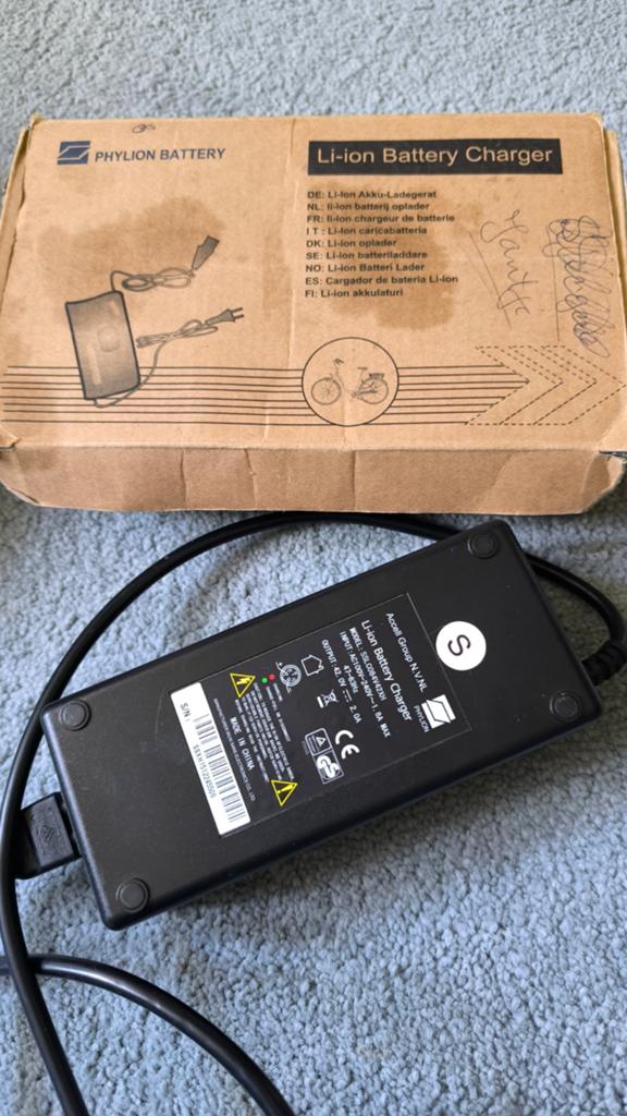 Alleen ophalen Phylion accu lader. 42V – 2A. 5-pins., Ophalen, Gebruikt