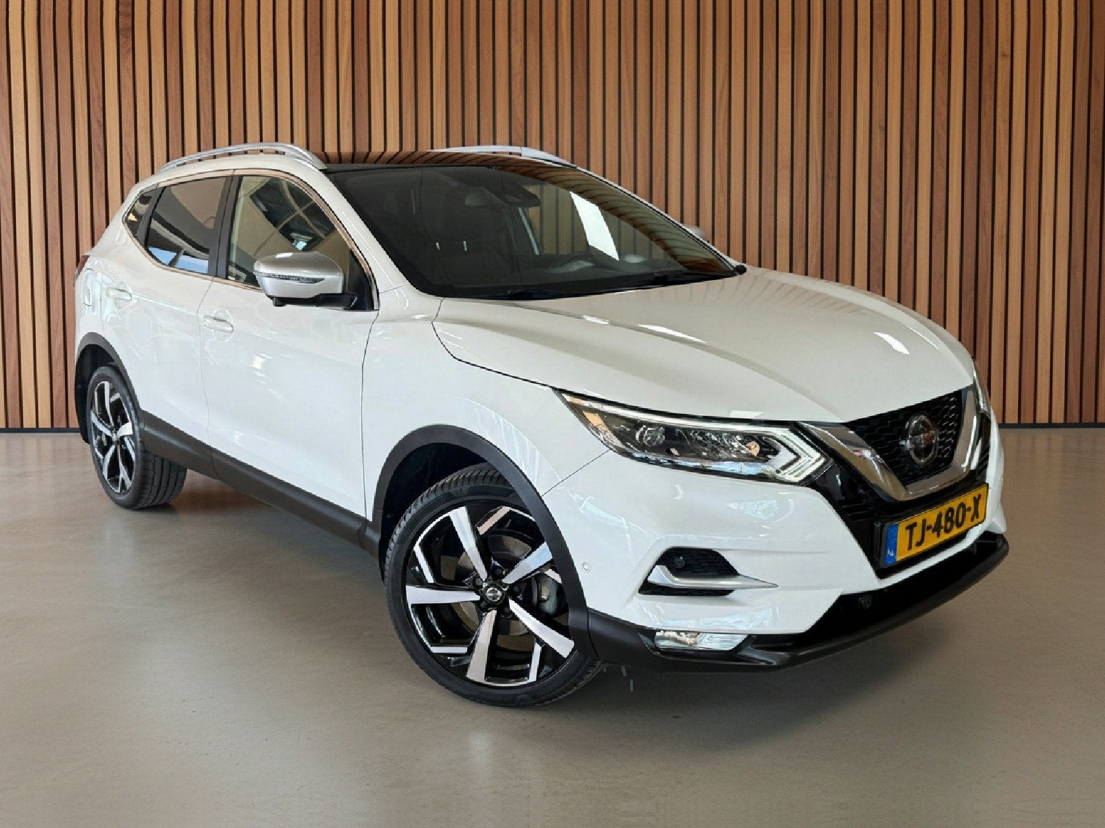 Nissan QASHQAI 1.2 Tekna + | 360 | Navigatie | Stoelverw., Auto's, Gebruikt, 4 cilinders, 116 pk, Wit