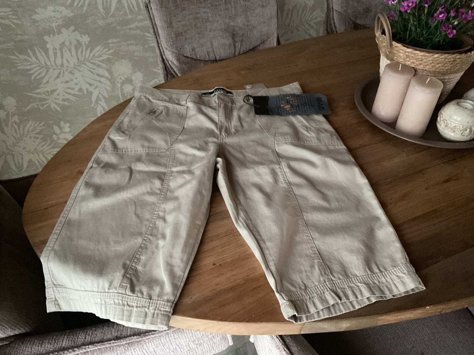 Nieuwe zandkleurige short( Mt 46), Ophalen of Verzenden, Nieuw, Maat 46 (S) of kleiner, Overige kleuren