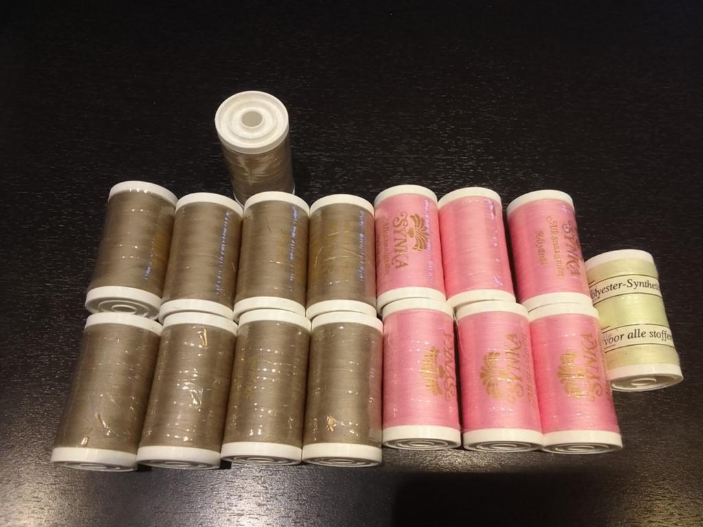 Klosjes naaimachine garen , rose en taupe en lime-groen, Hobby en Vrije tijd, Naaien en Fournituren, Ophalen, Garen of Naald(en)