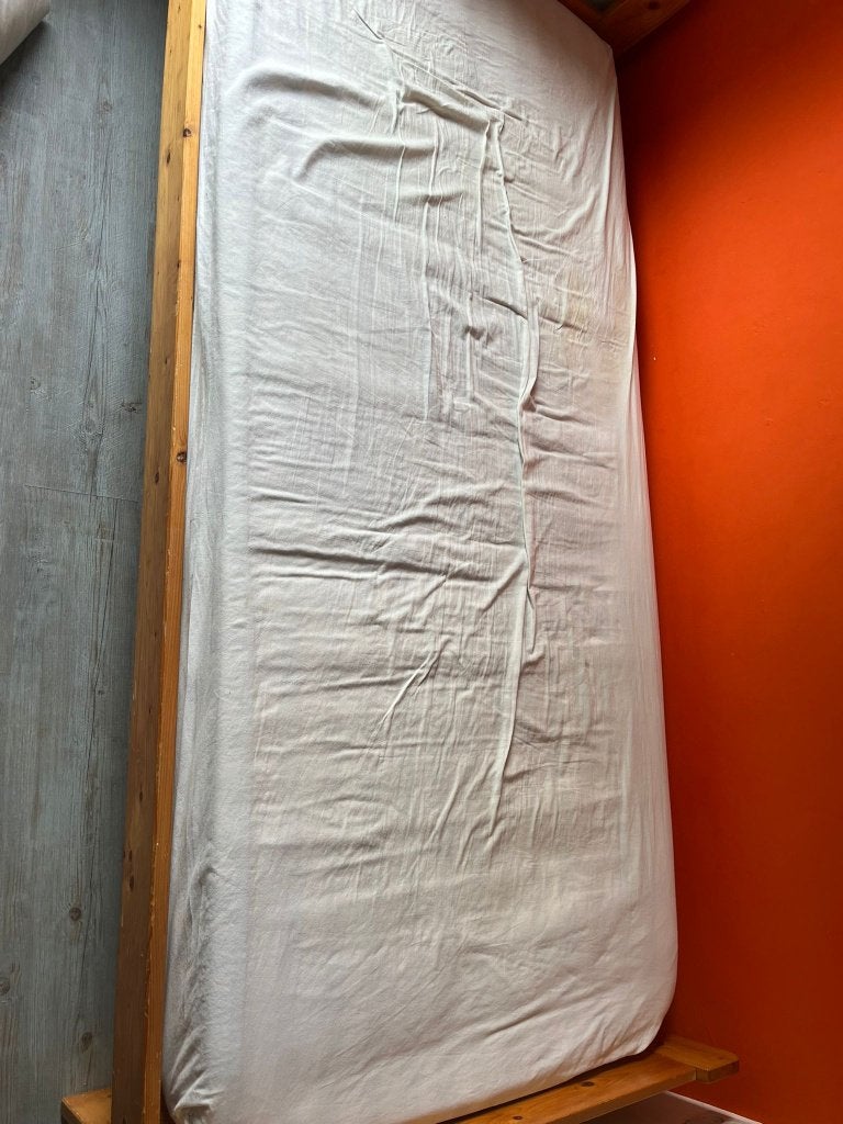 Kinderbed (matras inbegrepen), Huis en Inrichting, Ophalen, Gebruikt, Beige, 190 cm of minder