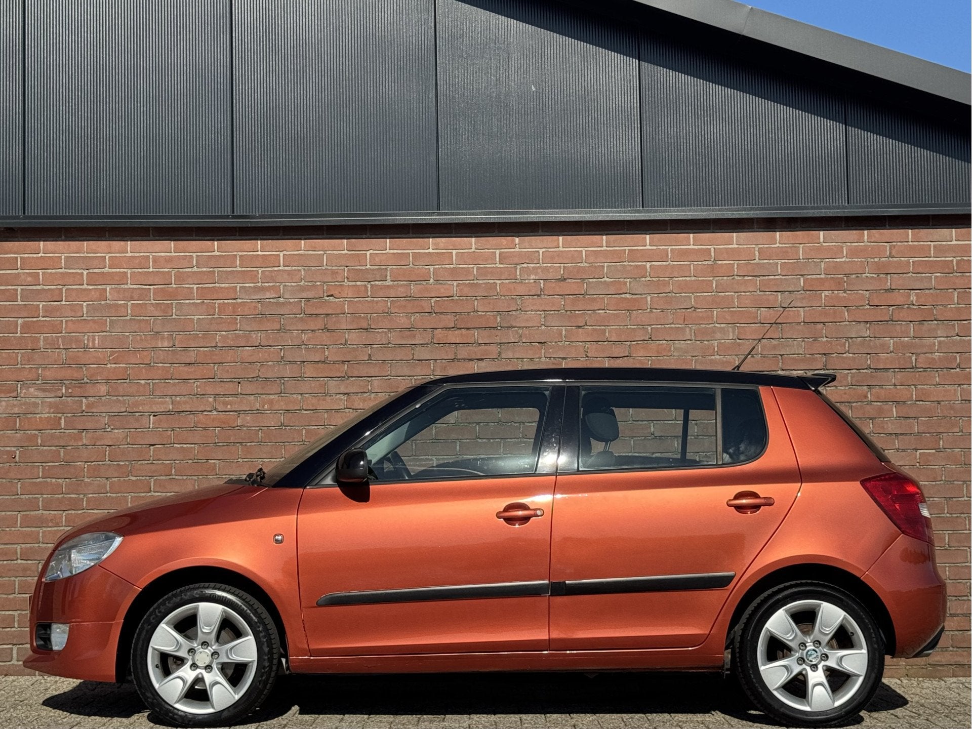 Skoda Fabia 1.4-16V SPORT | NL-AUTO! | 1E EIGENAAR!, Auto's, Voorwielaandrijving, Zwart, Verwarmde buitenspiegels, Origineel Nederlands