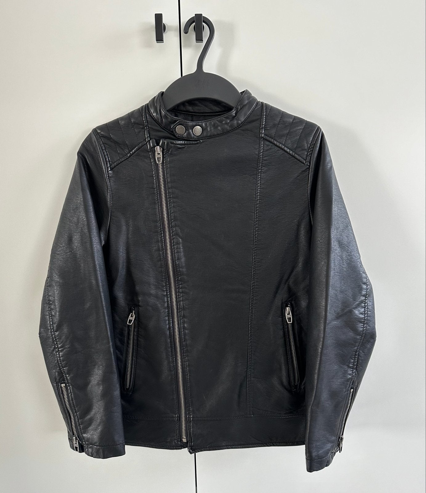 Zara biker jas van nepleer - Zo goed als nieuw (maat 152), Ophalen of Verzenden, Zo goed als nieuw, Jongen of Meisje, Jas