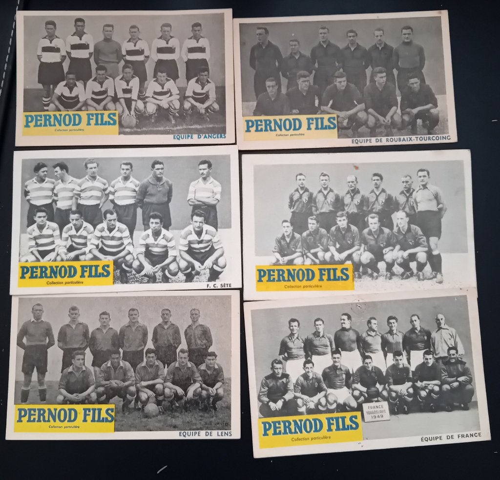 18 VOETBALELFTALLEN ANSICHTKAARTEN  ca 1950, Verzenden, 1940 tot 1960, Ongelopen, Sport en Spel