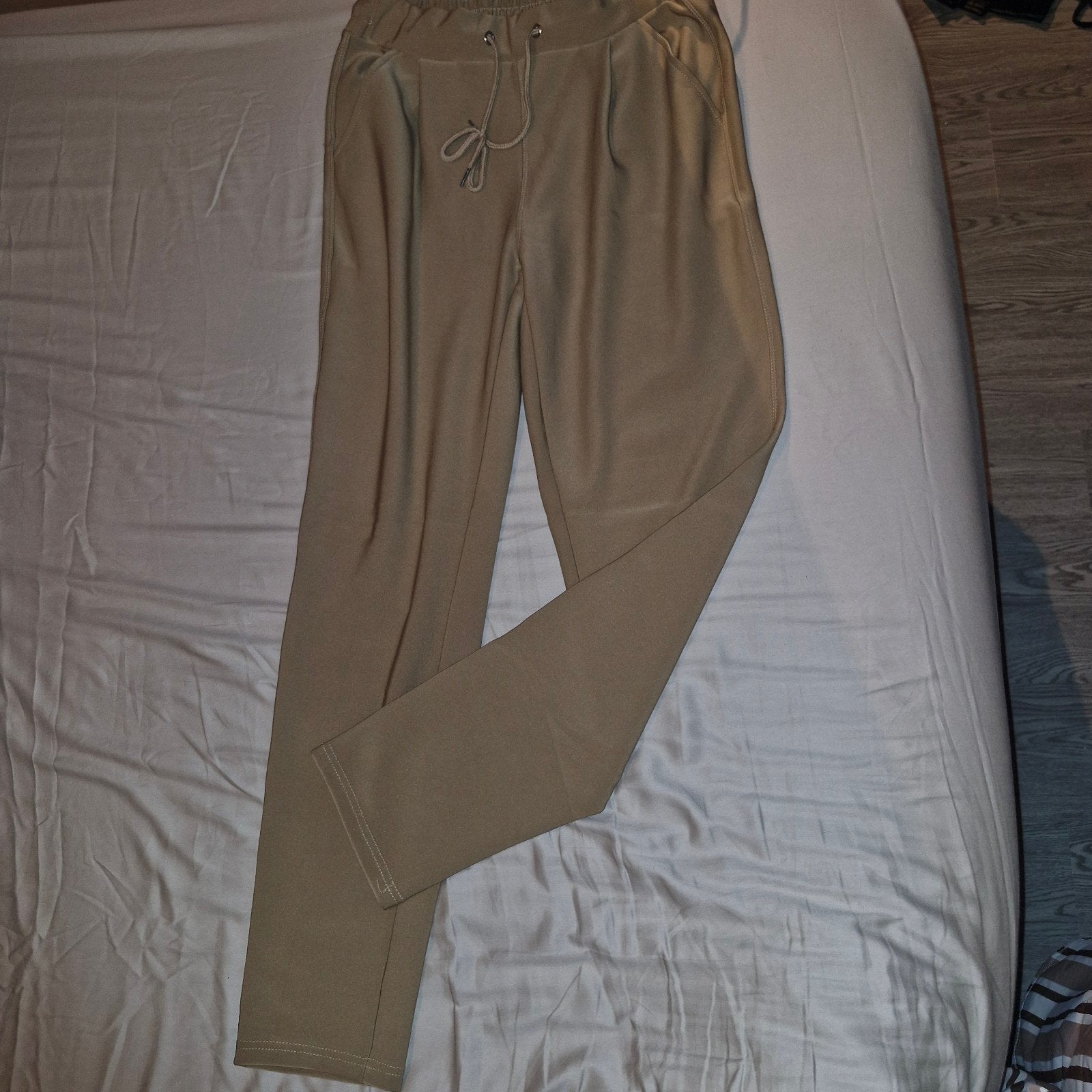 Nieuwe beige lange broek Yu & Me XL/XXL met trekkoord, Kleding | Dames, Broeken en Pantalons, Beige, Maat 46/48 (XL) of groter
