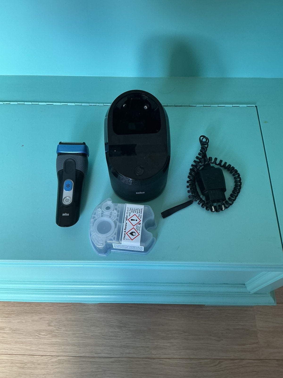 Braun cooltec scheerapparaat met snoer,reinigingsstation, Witgoed en Apparatuur, Persoonlijke-verzorgingsapparatuur, Ophalen, Scheren en Epileren