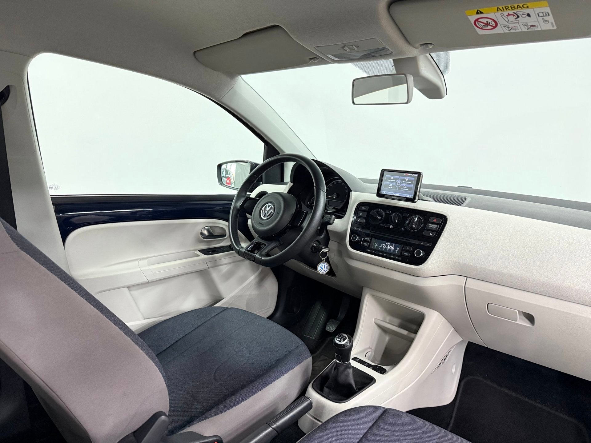 Volkswagen Up! 1.0 move up! BlueMotion Garmin/Stoelverwarmin, Auto's, Voorwielaandrijving, Dealer onderhouden, Stof, Handgeschakeld