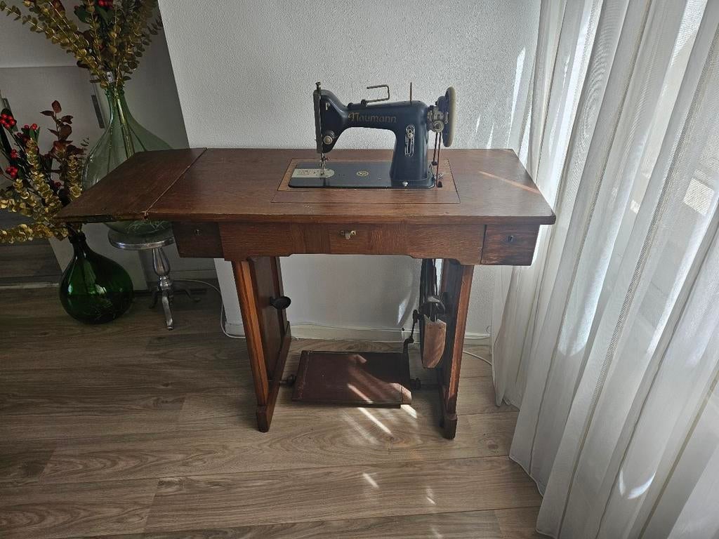 Antieke trapnaaimachine, Ophalen