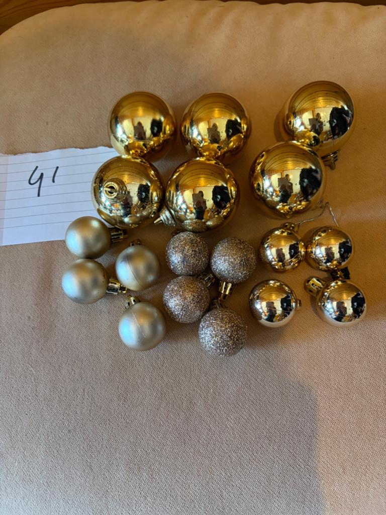 Plastic kerstballen goudkleurig 5 en 3 cm, Ophalen of Verzenden, Zo goed als nieuw