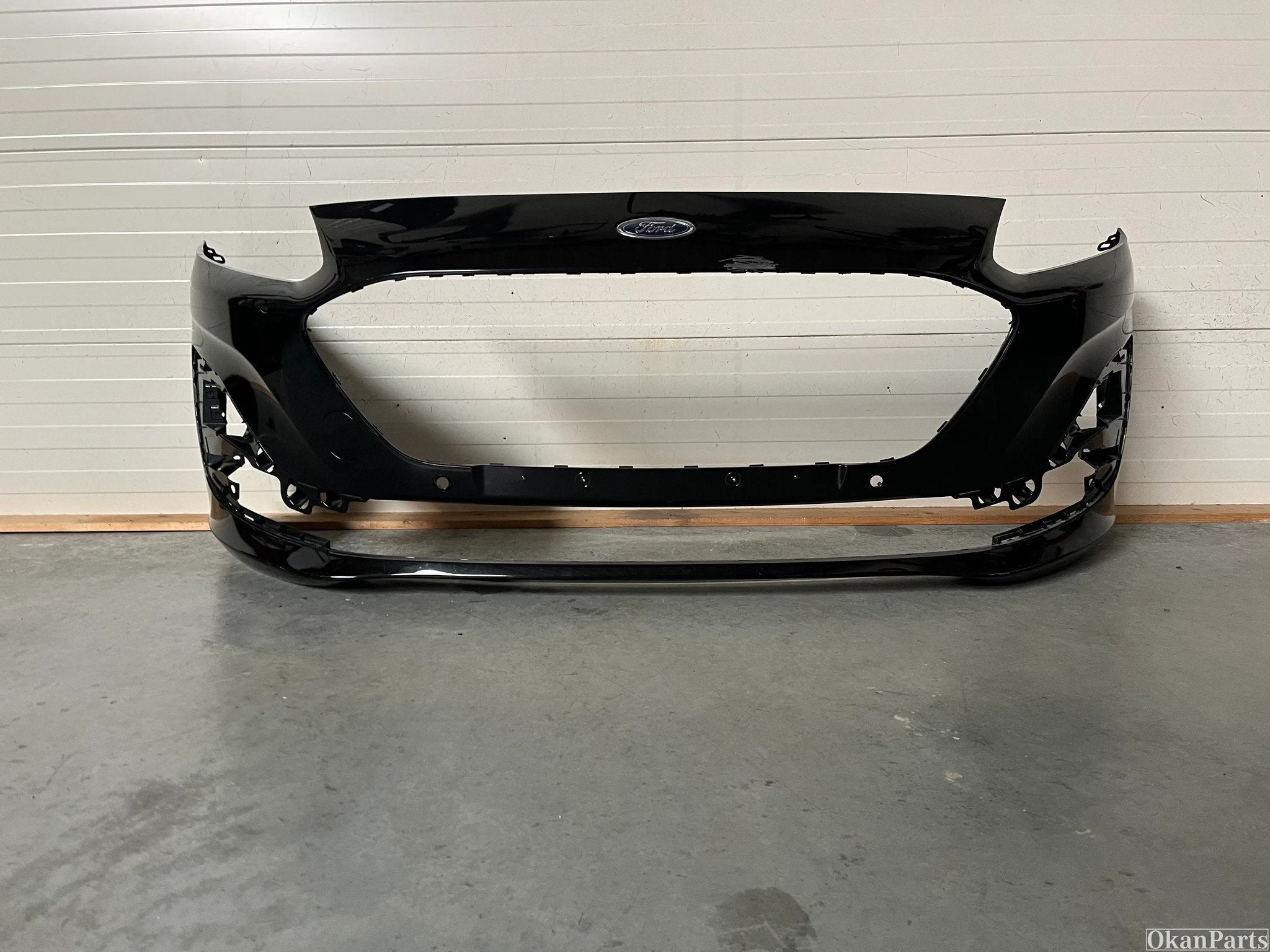 Ford Kuga Vignale voorbumper LV4B-17F003-Vv, Gebruikt, Voor, Ophalen of Verzenden, Ford