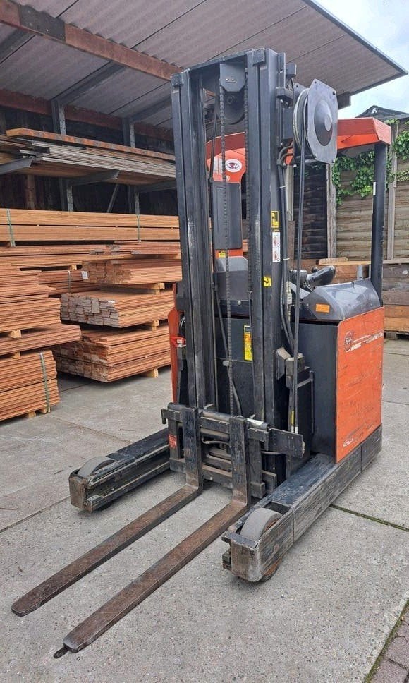 Reachtruck recent nieuwe accu, heftruck  stapelaar, Zakelijke goederen, Machines en Bouw | Heftrucks en Intern transport, Stapelaar