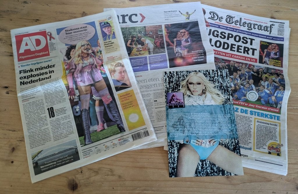 3 x krant met Madonna op cover en artikel, Ophalen of Verzenden, 1980 tot heden, Nederland, Krant