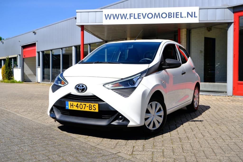 Toyota Aygo 1.0 VVT-i x-fun 5-drs Airco|LED dagrij, Voorwielaandrijving, Gebruikt, Euro 6, 4 stoelen