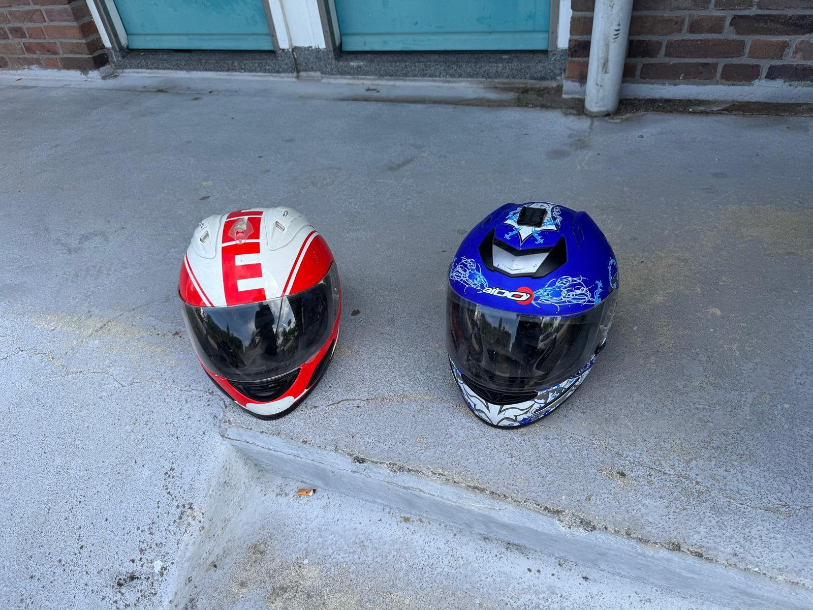 2 motorhelmen, Ophalen of Verzenden, Zo goed als nieuw