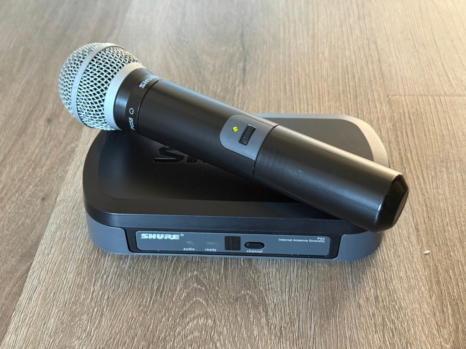 Shure PG24 - PG58 (M10, 674-686 Mhz) handheld draadloos, Ophalen of Verzenden, Zo goed als nieuw, Zangmicrofoon, Draadloos