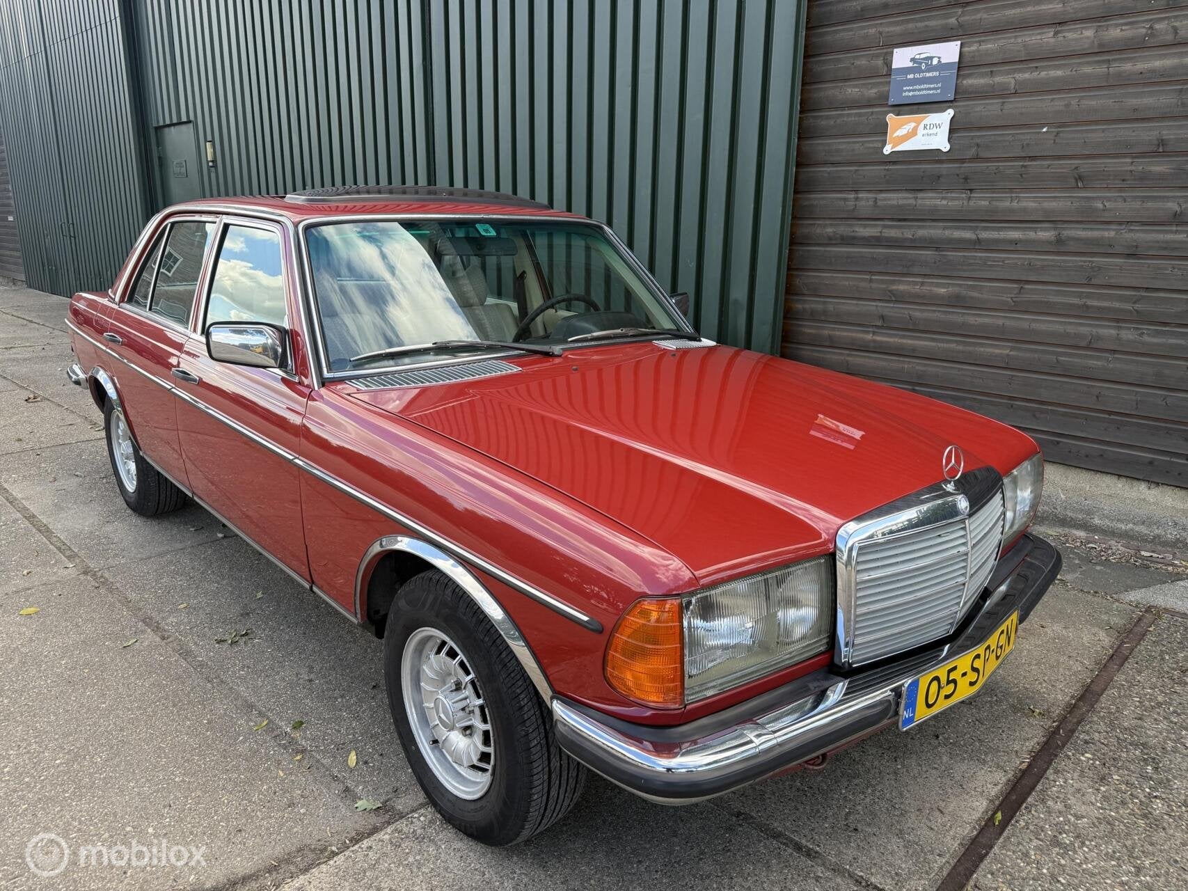Mercedes-Benz W123 280E AUT/Schuifdak, Auto's, Automaat, Beige, Mercedes-Benz, Bedrijf