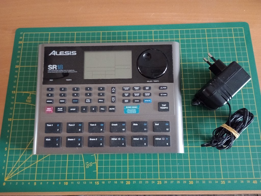 ALESIS SR18 drum machine, Muziek en Instrumenten, Verzenden, Zo goed als nieuw, Overige merken