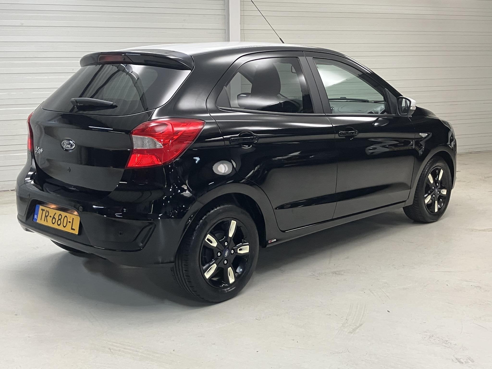 Ford Ka+ 1.2 Trend Ultimate Black / Stoelverwarming / Climat, Auto's, Voorwielaandrijving, Ka, Origineel Nederlands, Handgeschakeld