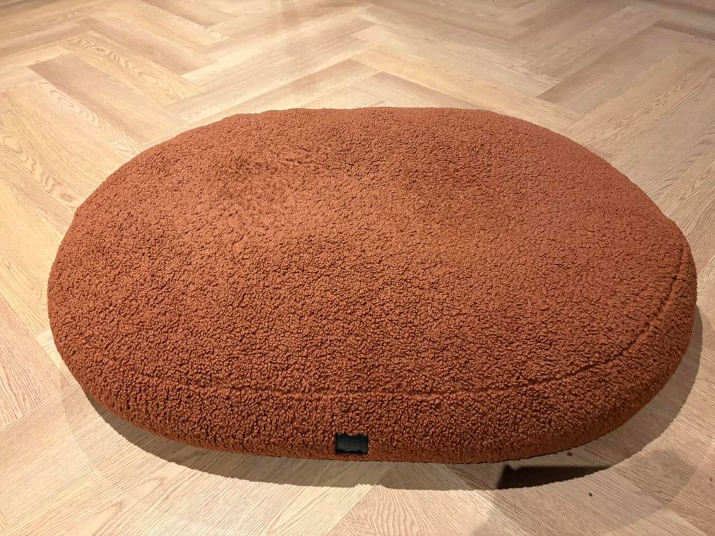 Designed by Lotte Yndis Hondenkussen, Ophalen of Verzenden, Zo goed als nieuw