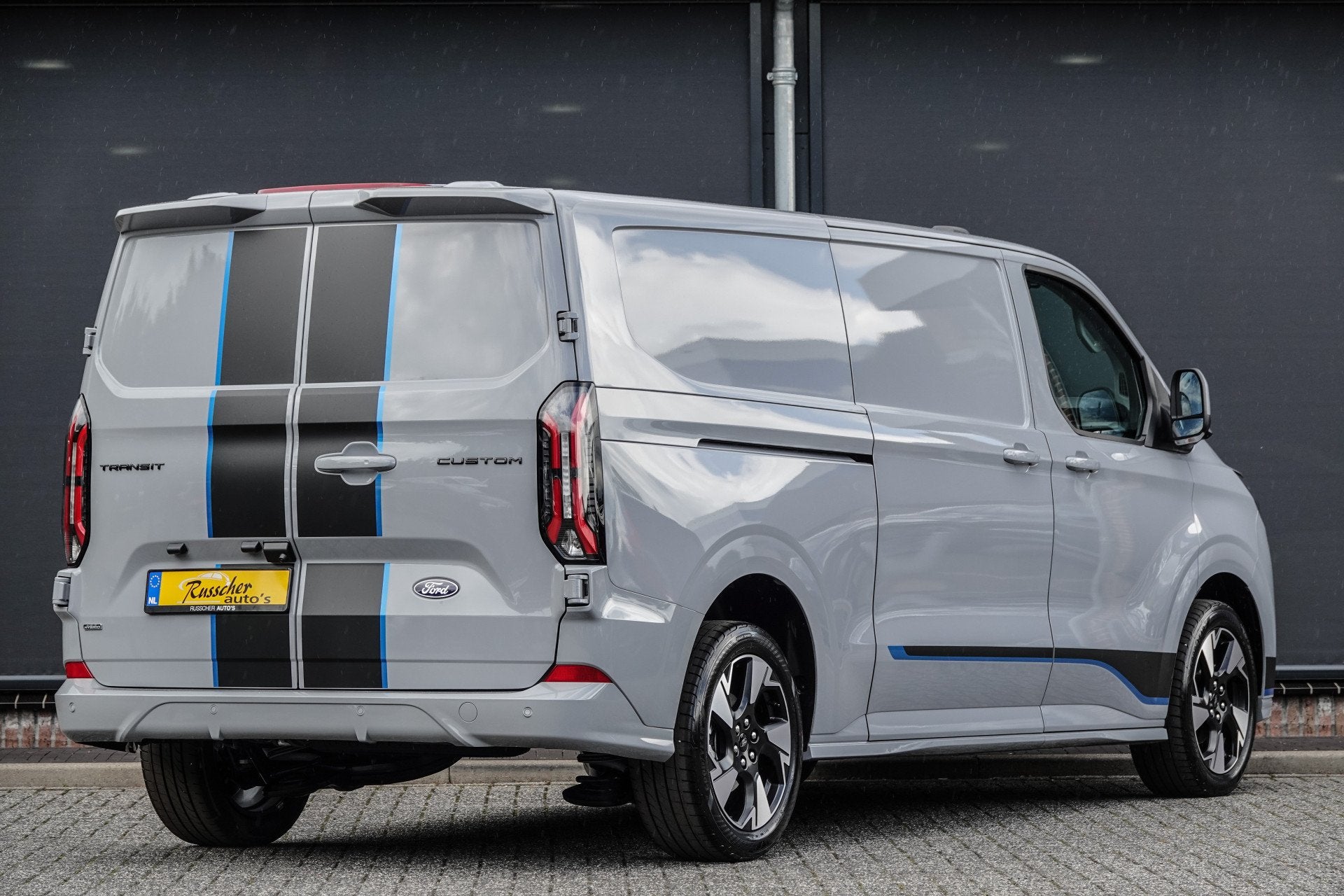 Ford Transit Custom L2H1 2.5 PHEV 233Pk | Sport | Plug In Hy, Auto's, Bestelauto's, 232 pk, Gebruikt, Zwart, 4 cilinders