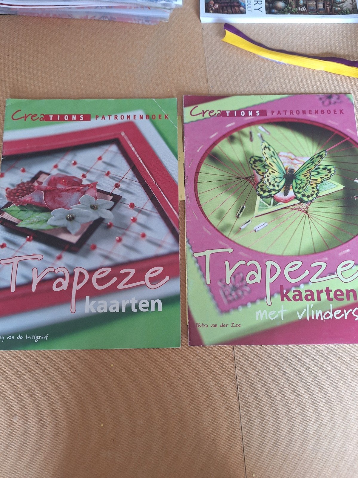 6 kaart borduurmallen + 2 boekjes, Hobby en Vrije tijd, Ophalen of Verzenden, Zo goed als nieuw, Overige thema's, Pons of Mal