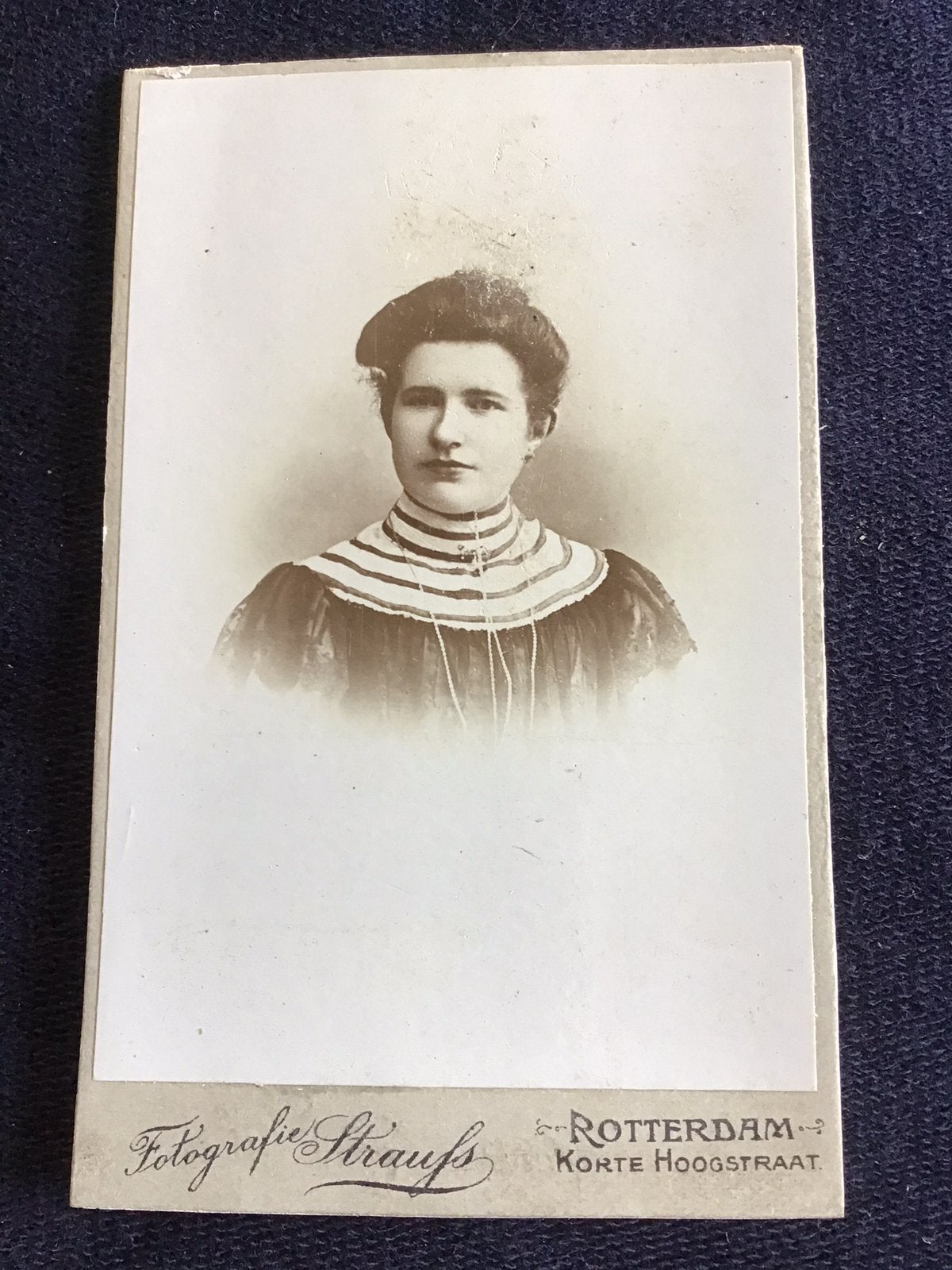 CDV, Vrouw, STRAUSS, ROTTERDAM, Carte de Visite, Ophalen of Verzenden, Voor 1940, Gebruikt, Foto