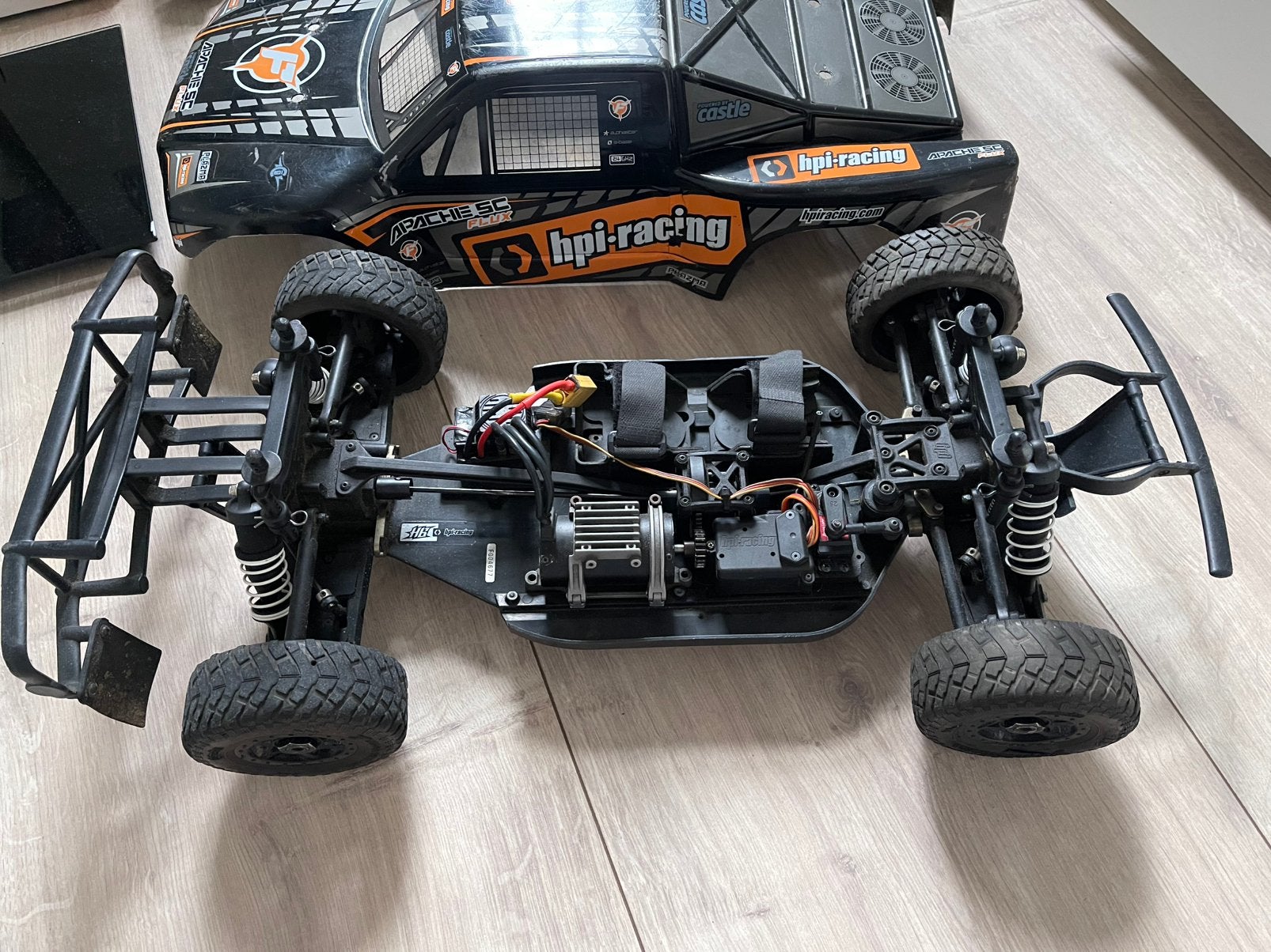 HPI Apache SC Flux 1/8 Brushless RTR, Auto offroad, Zo goed als nieuw, RTR (Ready to Run), Schaal 1:8