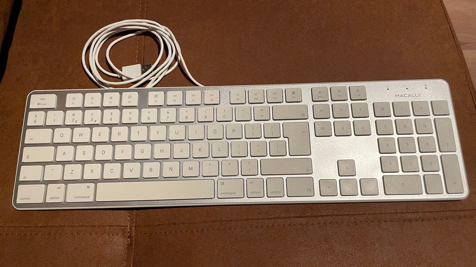 Macally SlimKEYPROA USB-A Toetsenbord, Ophalen of Verzenden, Zo goed als nieuw, Qwerty, Numeriek gedeelte