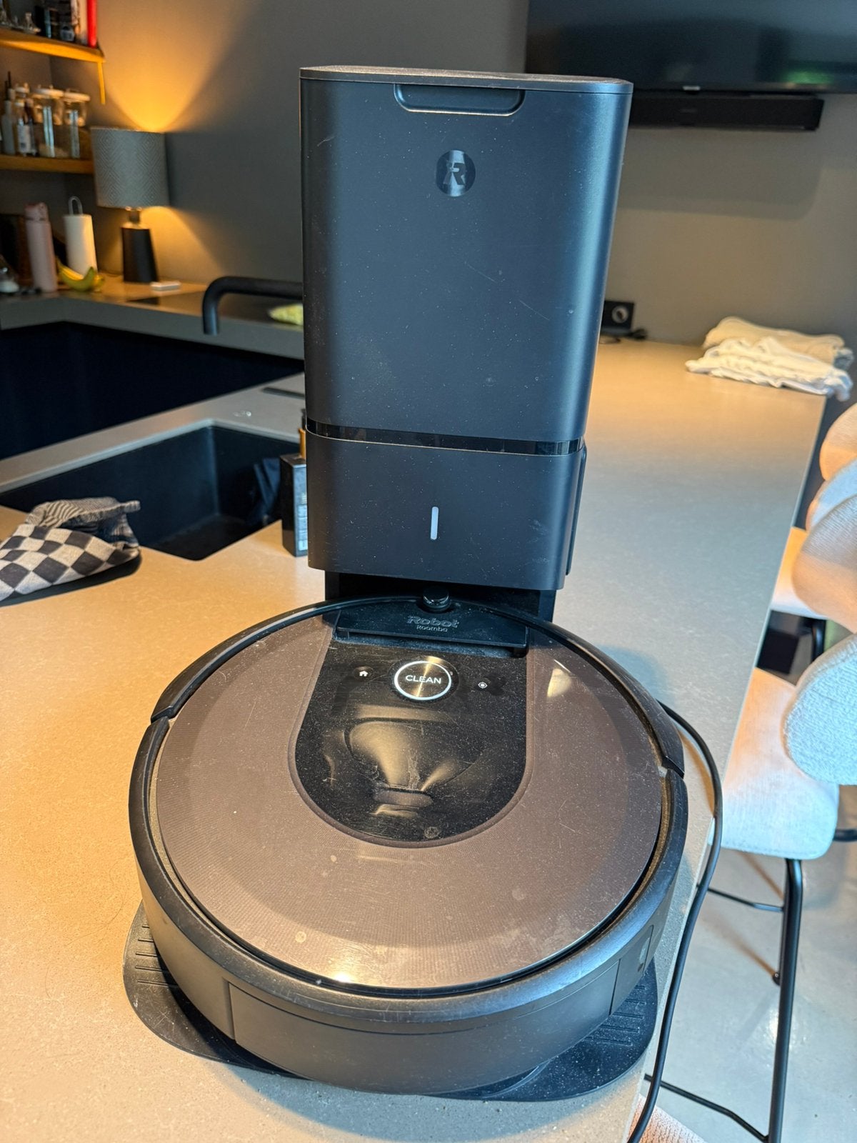 Roomba nr 8 inclusief dweilfunctie, Ophalen, Zo goed als nieuw, Robotstofzuiger