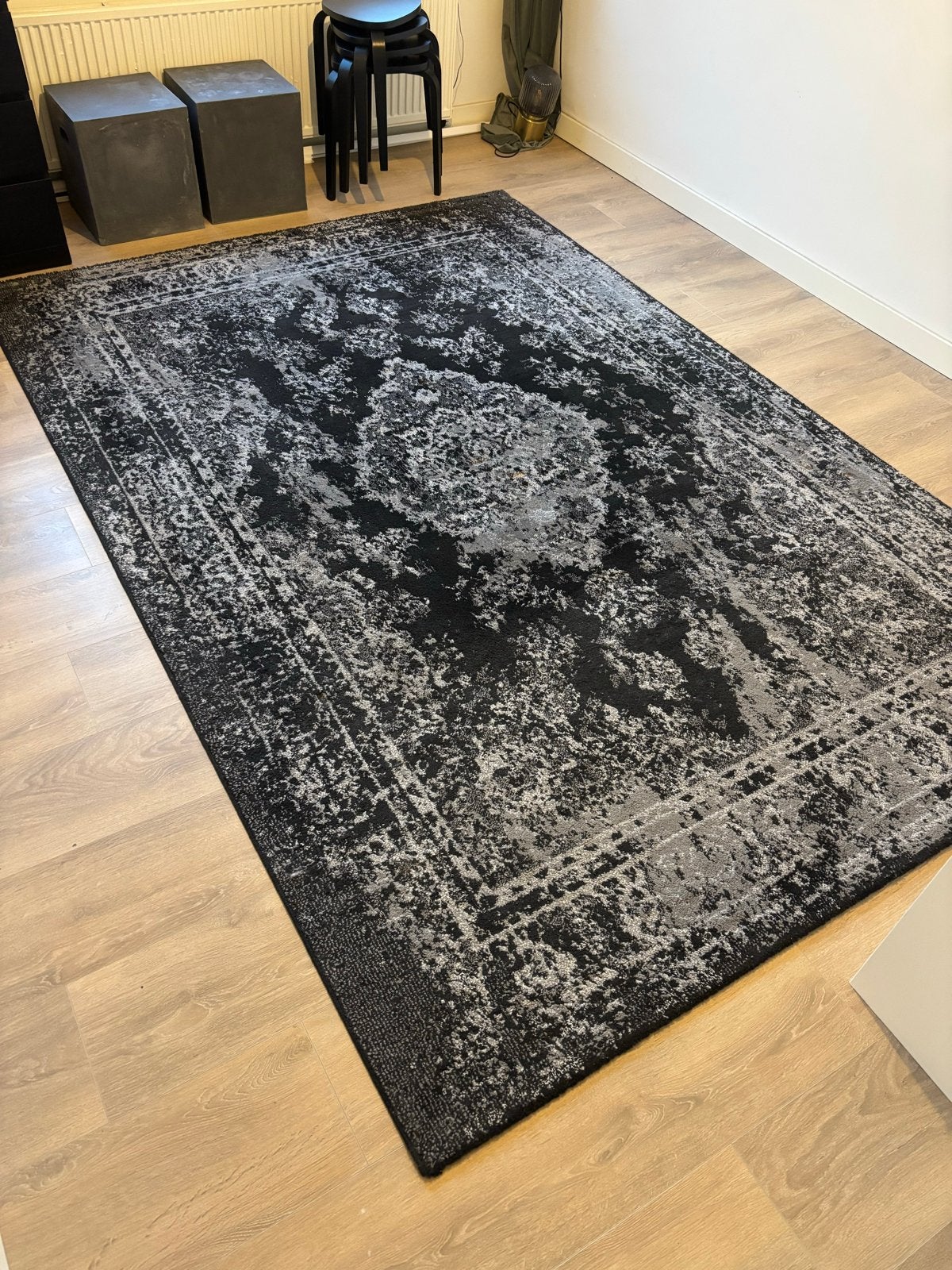 Zwart tapijt 300x200 cm - Modern design, Huis en Inrichting, Stoffering | Tapijten en Kleden, Ophalen, Zwart, Zo goed als nieuw