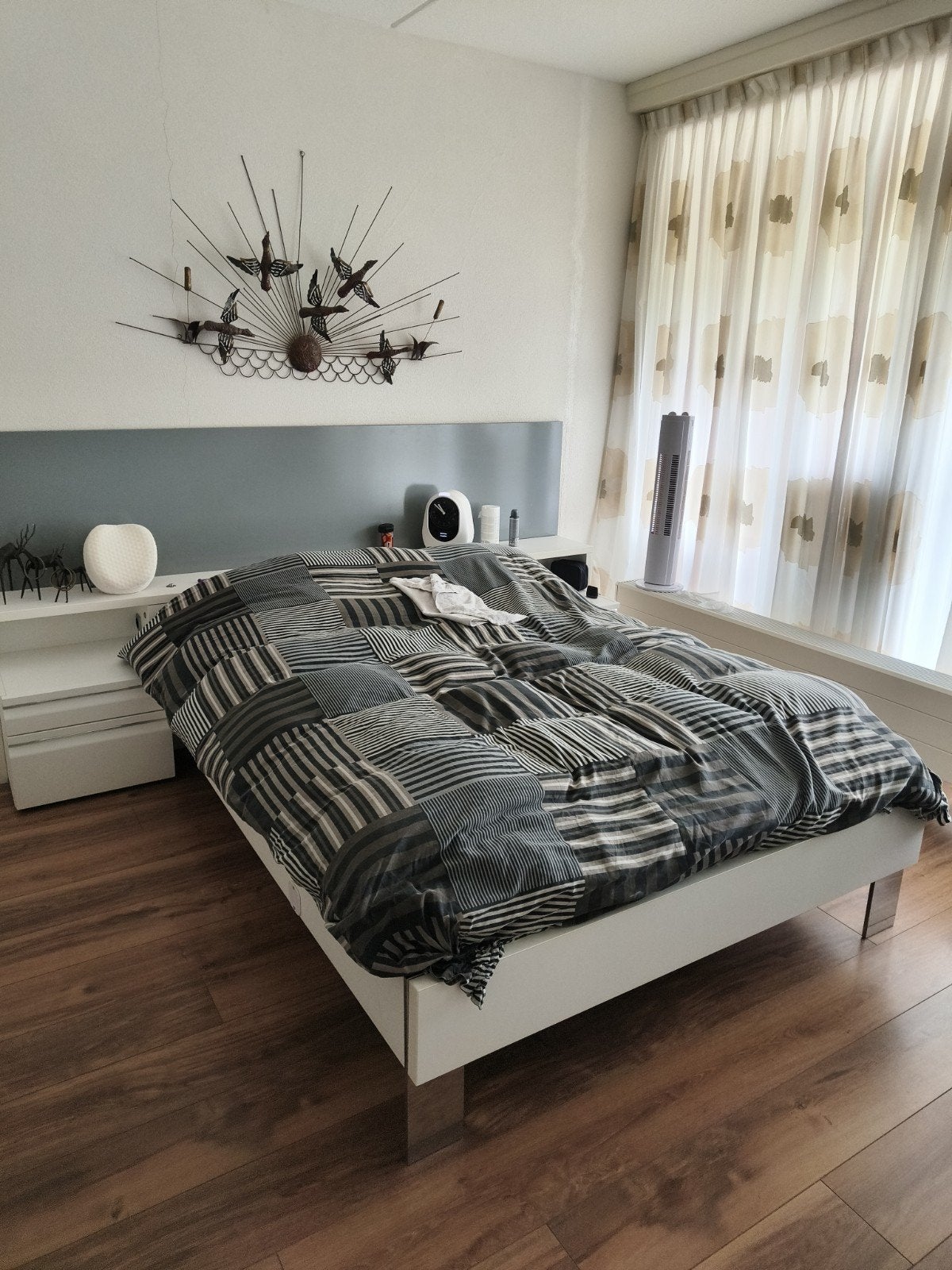 Tweepersoonsbed met elektrische verstelbare lattenbodem, Ophalen, Gebruikt, Wit, Tweepersoons
