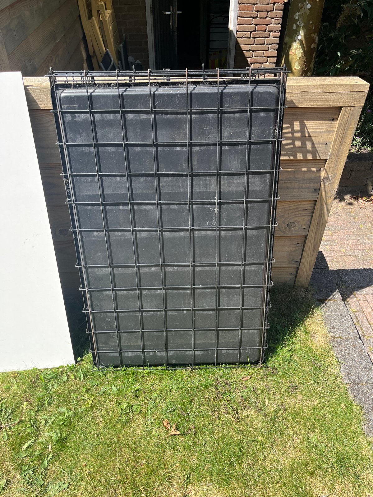 Stevige zwarte hondenbench XL108 cm.Inklapbaar met opvangbak, Ophalen, Zo goed als nieuw