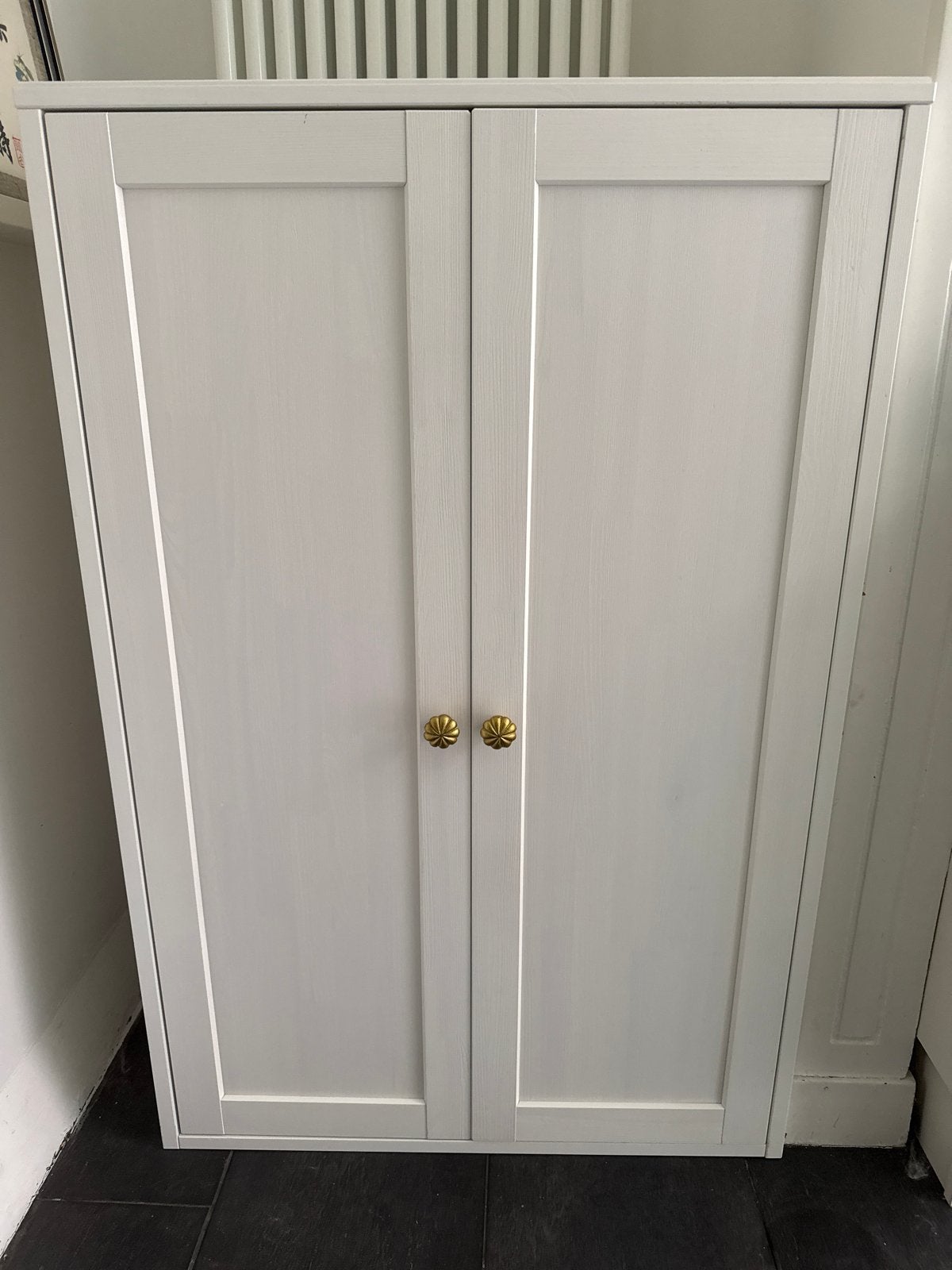 Witte kast met gouden knoppen Ikea Havsta, Ophalen, Zo goed als nieuw