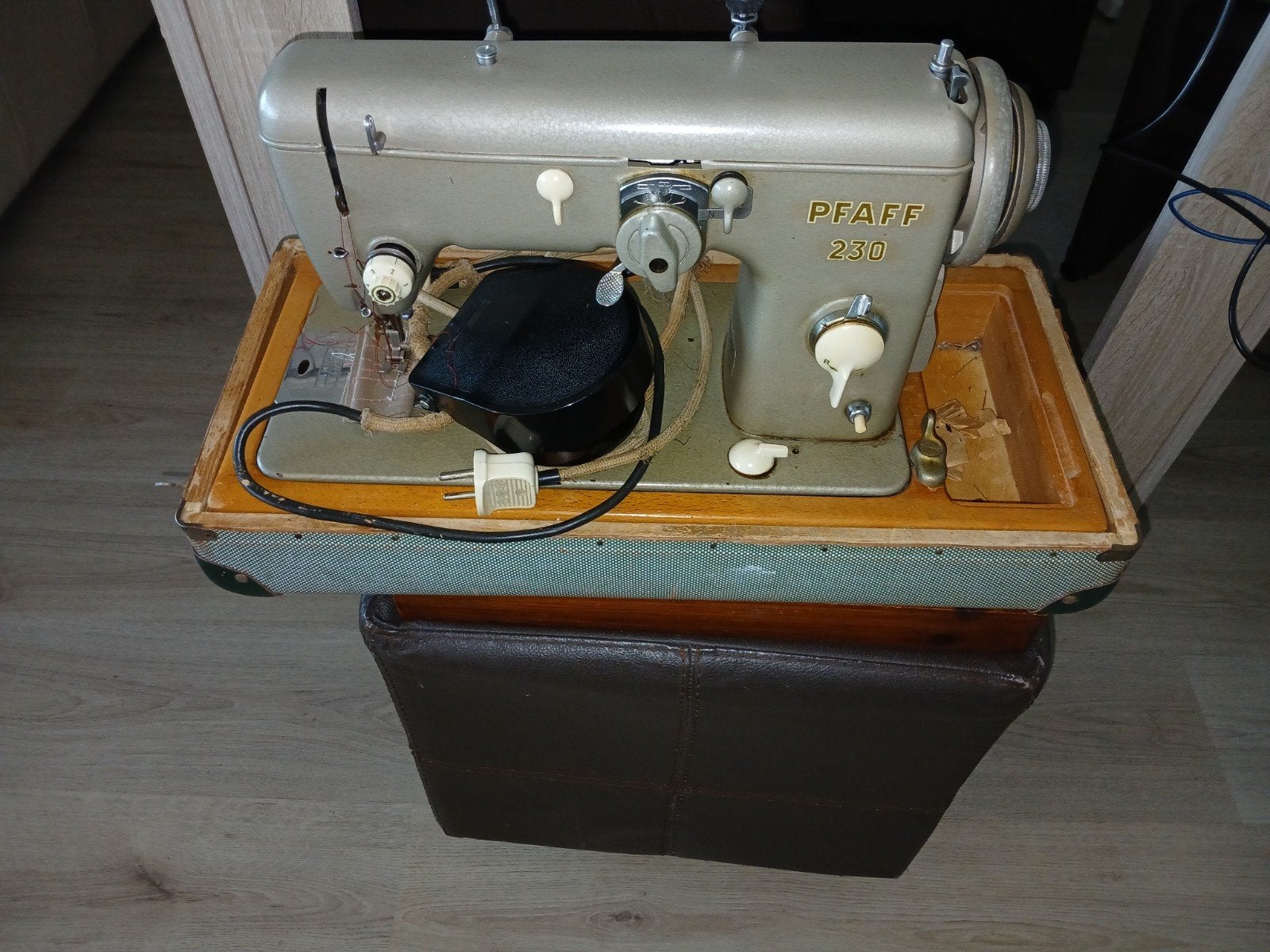 Pfaff 230, Hobby en Vrije tijd, Naaimachines en Toebehoren, Ophalen of Verzenden, Gebruikt, Naaimachine, Pfaff