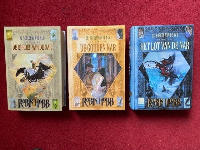ROBIN HOBB DE BOEKEN VAN DE NAR DE COMPLETE TRILOGIE IN GOED, Boeken, Ophalen of Verzenden, Gelezen