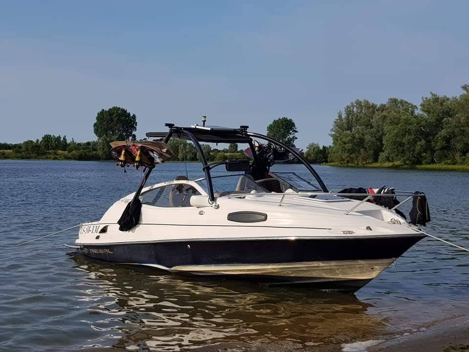 Speedboot Regal 2150 Mercruiser 5.7 V8 (2013) Benzine & LPG, Watersport en Boten, Speedboten, Ophalen, Regal, Gebruikt, Binnenboordmotor