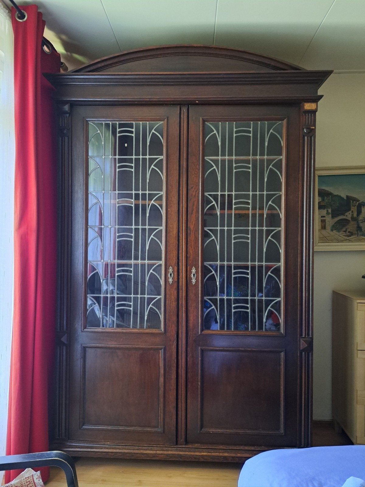 Antieke linnenkast met glas in lood deuren, Ophalen